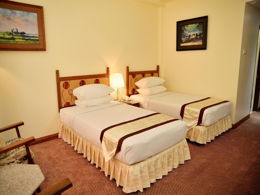 Reno 3* Yangon